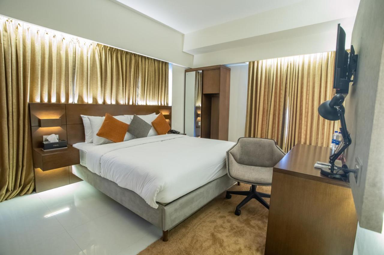 Jatra Flagship Khulna City Centre Екстер'єр фото